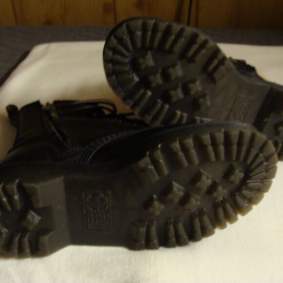 Women's Doc Martin Air Wait Boots - Picture 6 of 6